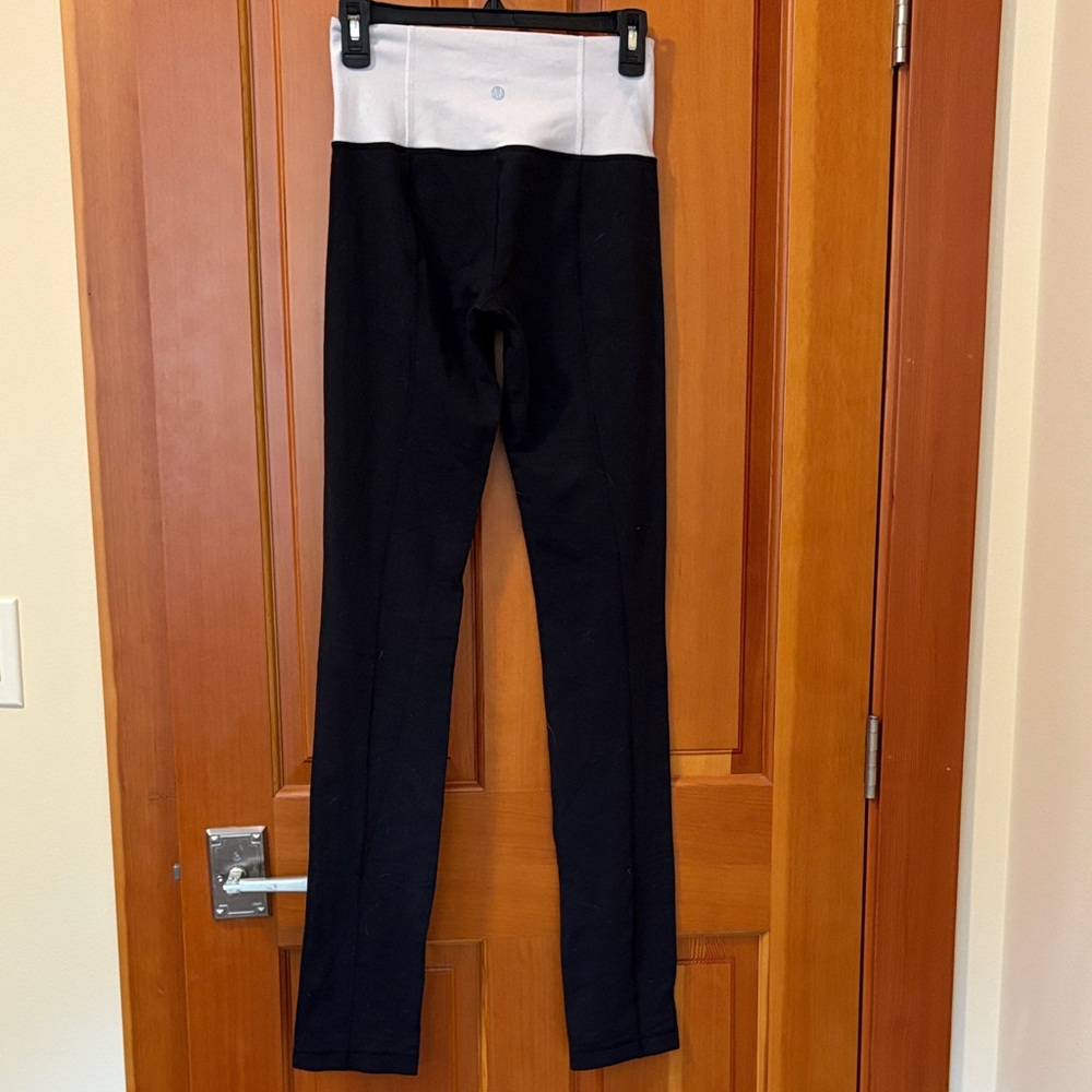 Lululemon Athletica Black and White Leggings size 6 READ DESCRIPTION